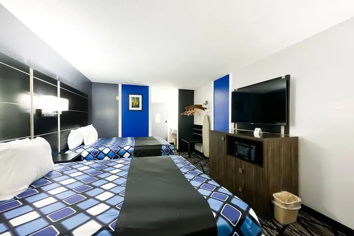 Room 4 of 32