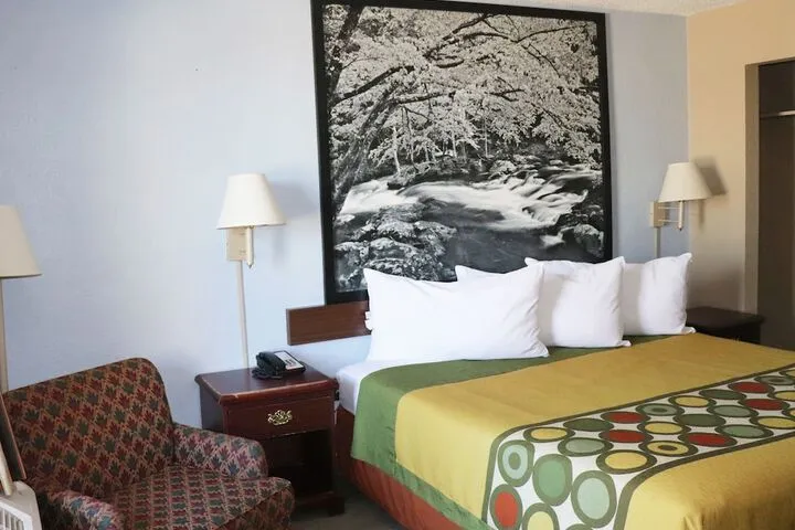 Room 4 of 25