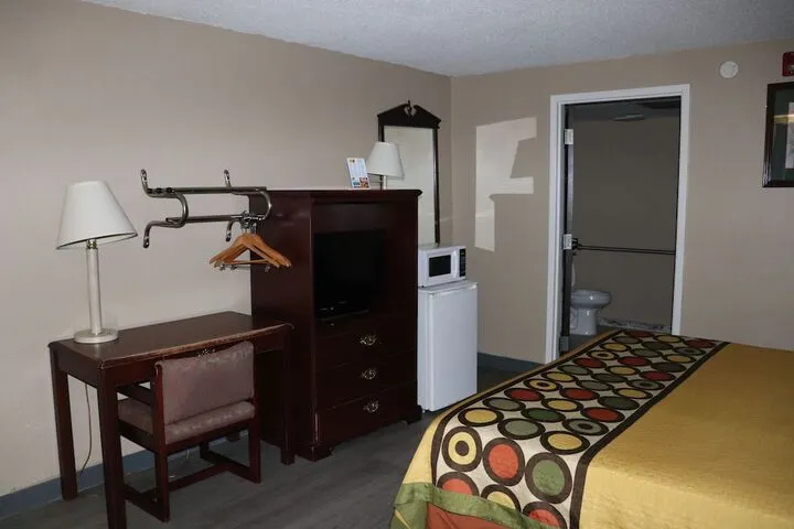 Room 3 of 25
