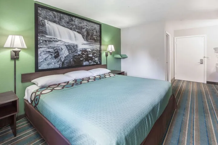 Room 4 of 14