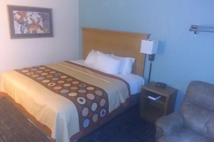 Room 4 of 39