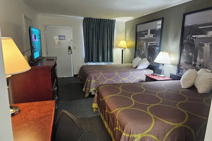 Room 4 of 11