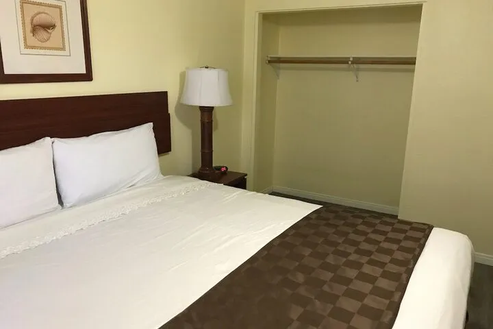 Room 5 of 38