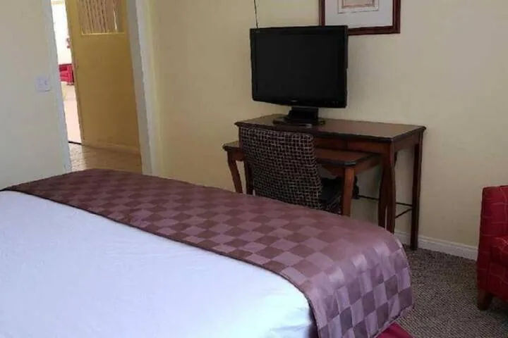 Room 3 of 38