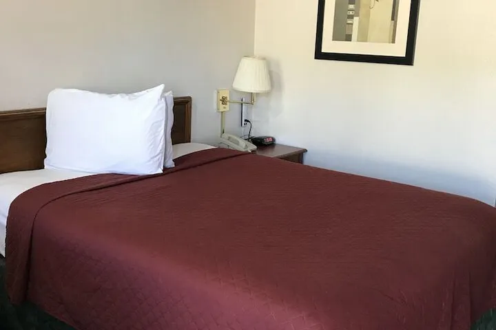 Room 4 of 33