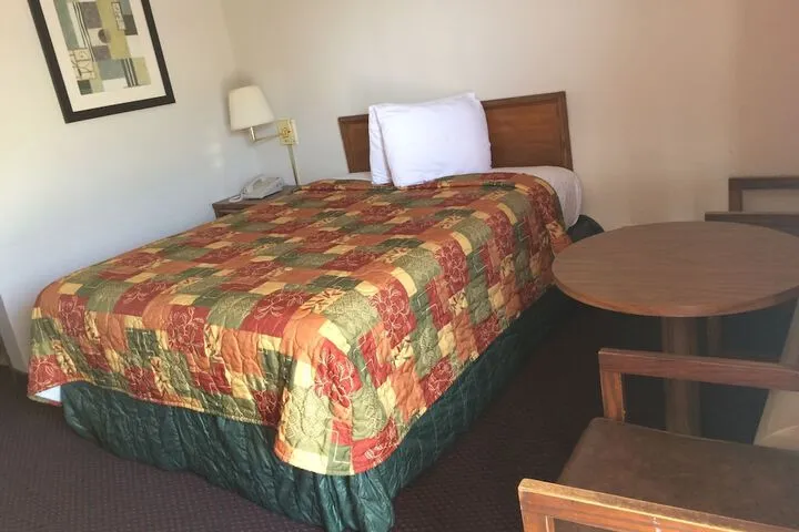Room 5 of 33