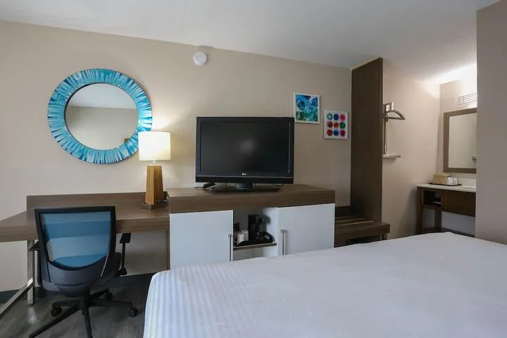 Room 5 of 24