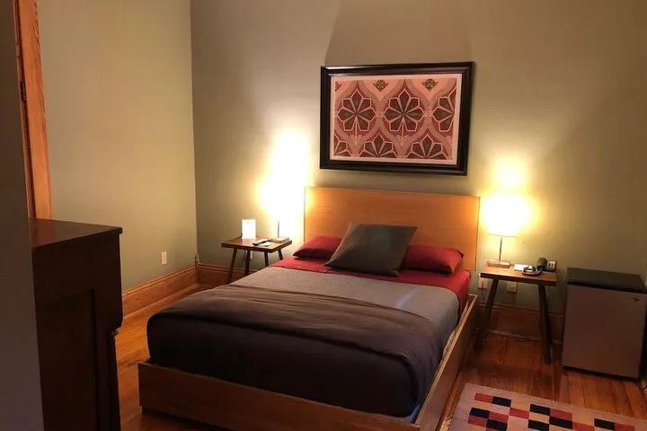 Room 4 of 165