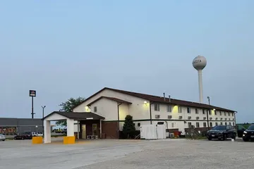 Super 8 by Wyndham Mendota I-39