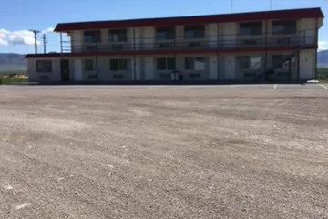 Flags West Motel