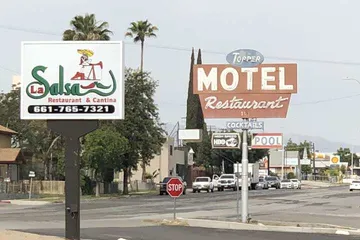 Topper Motel