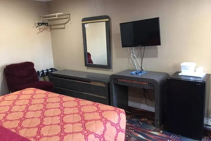 Room 2 of 39