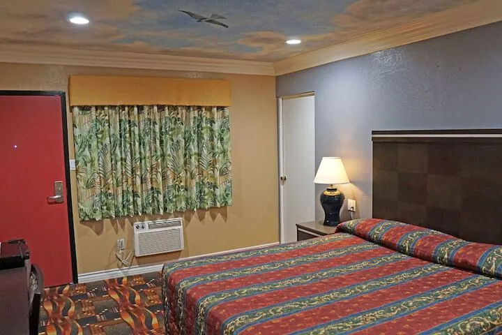 Room 4 of 39