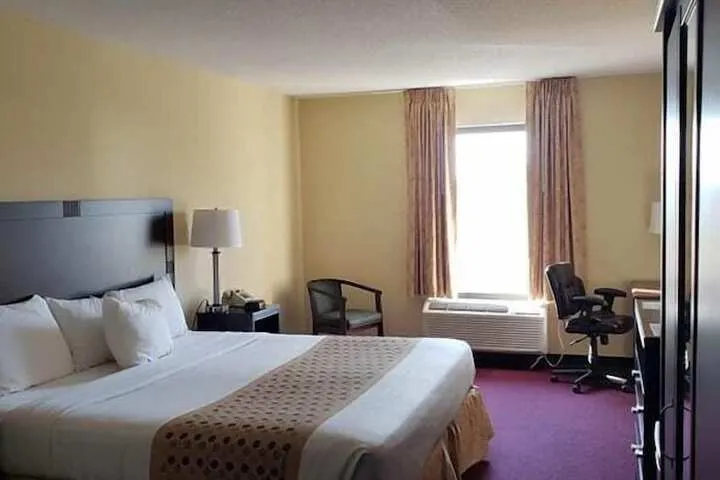 Room 4 of 37