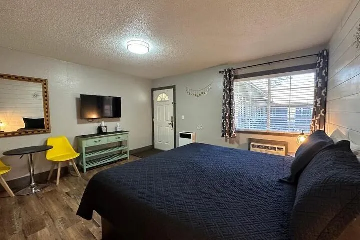 Room 4 of 20