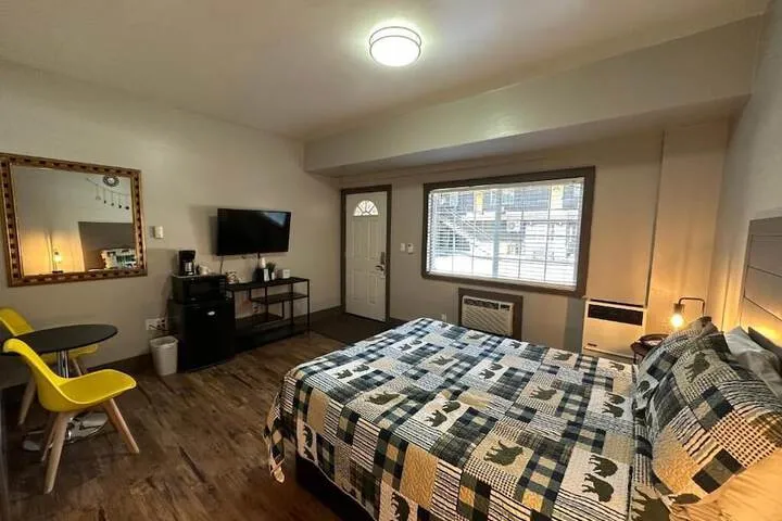 Room 5 of 20