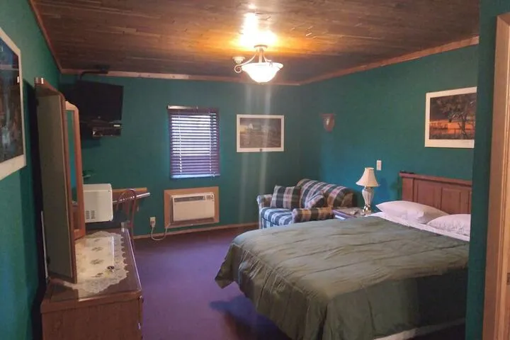 Room 2 of 10