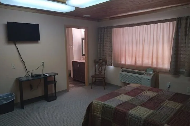Room 5 of 10