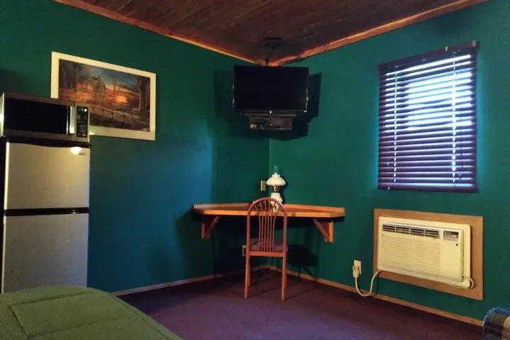 Room 4 of 10