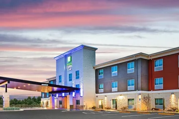 Holiday Inn Express & Suites Junction by IHG