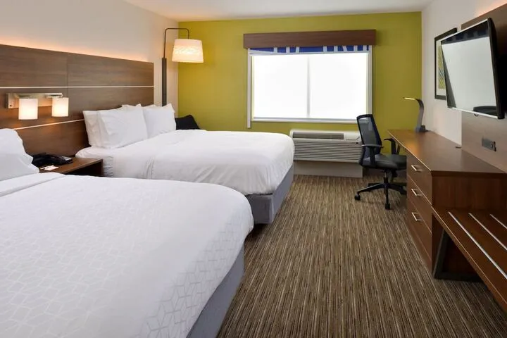 Room 4 of 63