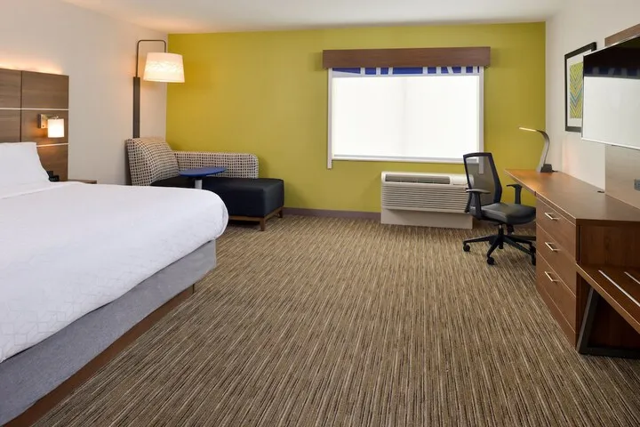 Room 5 of 63