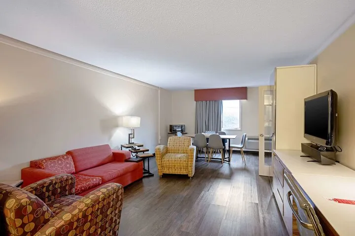 Room 3 of 27