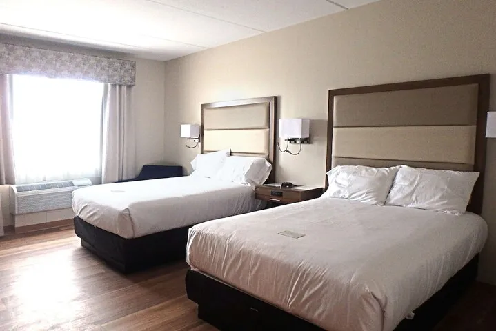 Room 4 of 35