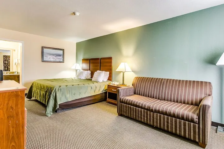 Room 4 of 13