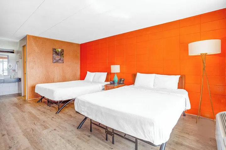 Room 5 of 12
