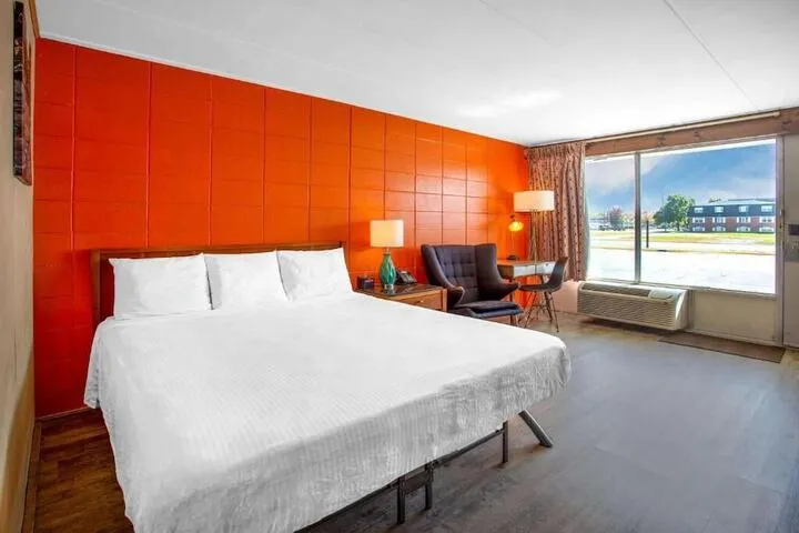 Room 4 of 12