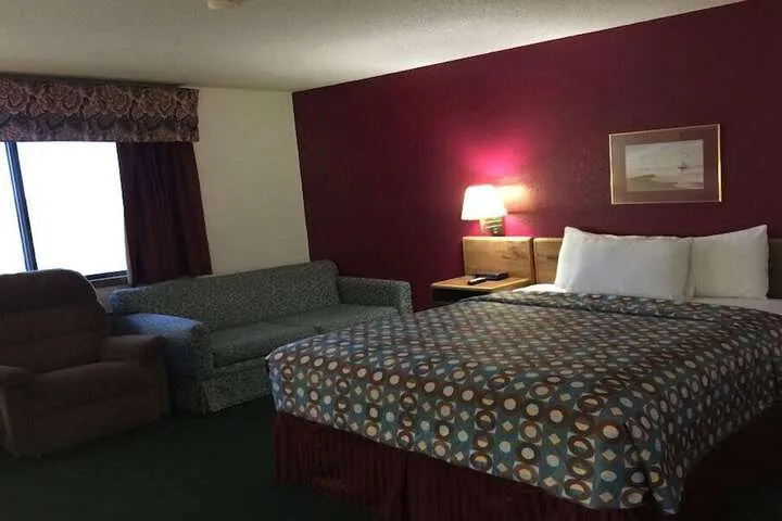 Room 4 of 18