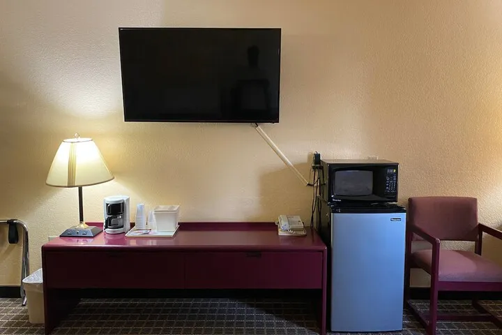 Room 5 of 18