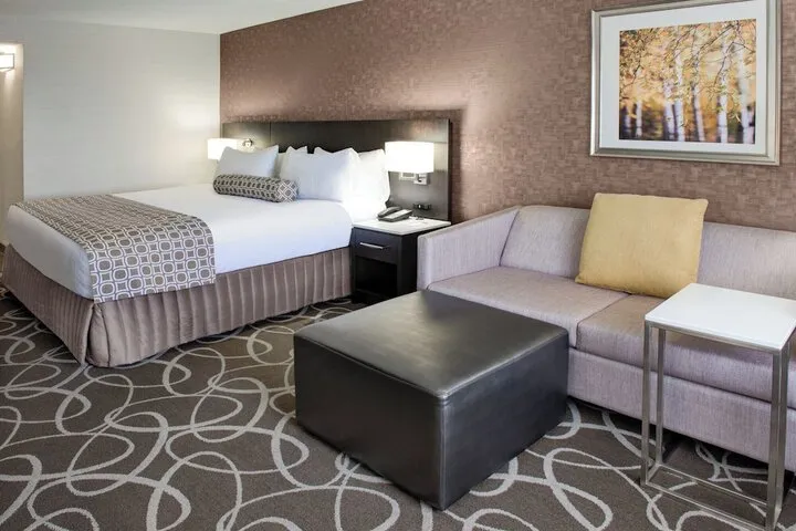 Room 5 of 106