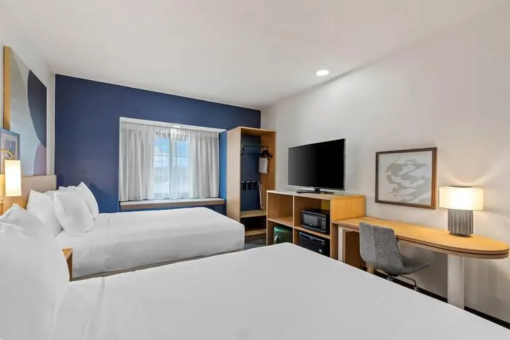 Room 4 of 39