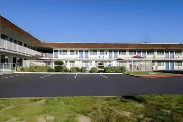 Super 8 by Wyndham Turlock