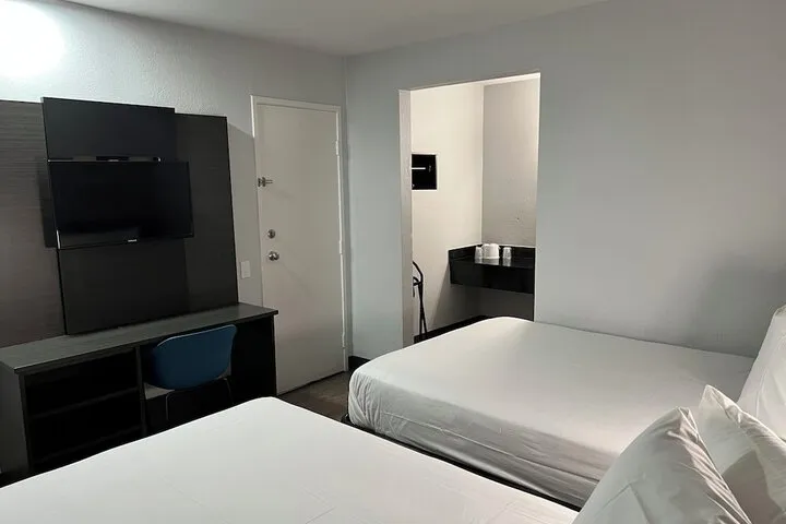 Room 4 of 56