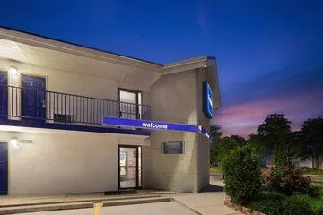 Travelodge by Wyndham Madison Heights MI