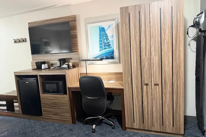 Room 5 of 38