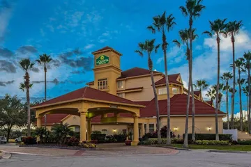 La Quinta Inn & Suites by Wyndham Orlando Airport