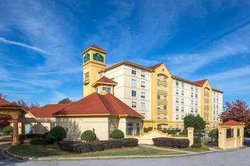 La Quinta Inn & Suites by Wyndham Atlanta Ballpark / Galleria
