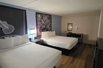 Super 8 by Wyndham Austin South / I-35