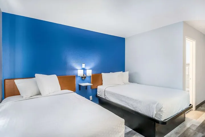 Room 5 of 32