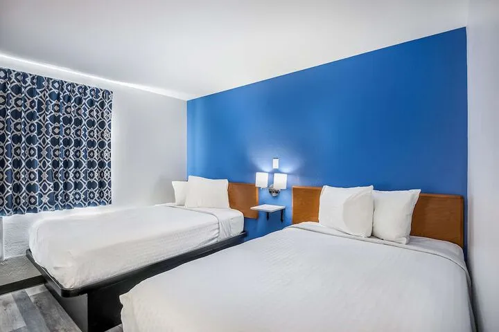 Room 4 of 32