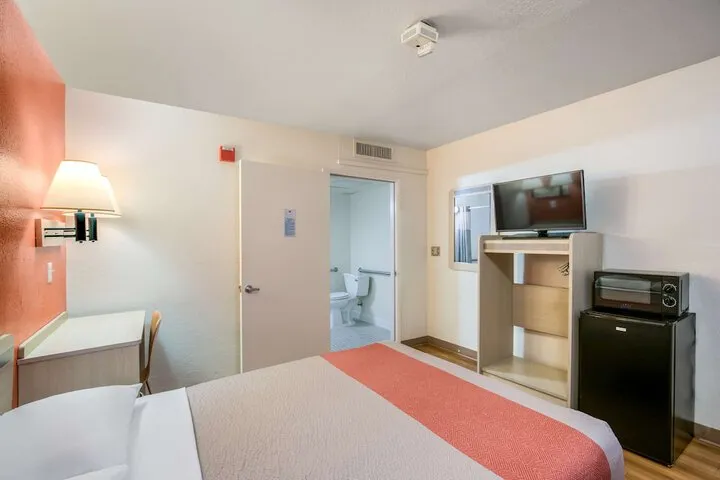 Room 5 of 34