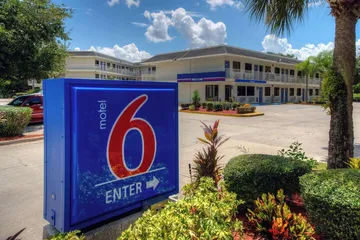 Motel 6 Bradenton FL
