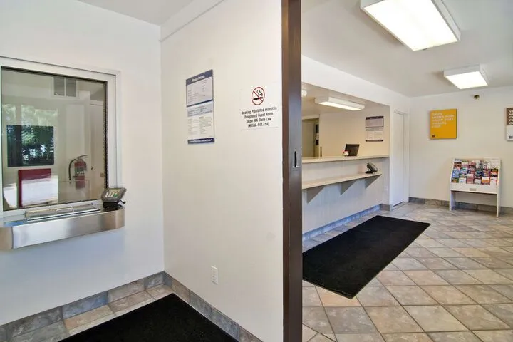 Check-in/check-out kiosk