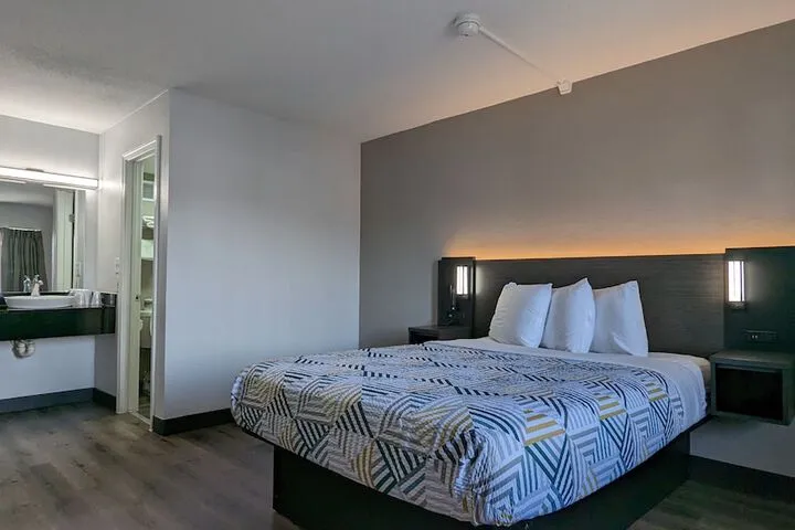 Room 5 of 35