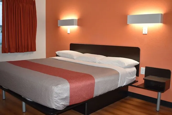 Room 5 of 38