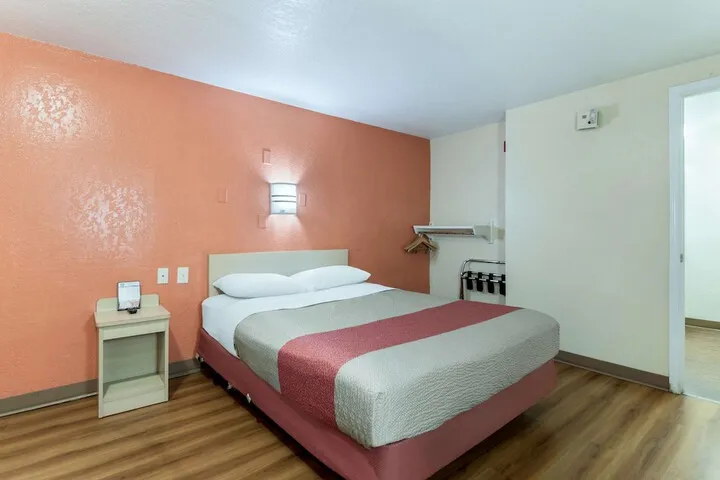 Room 4 of 29